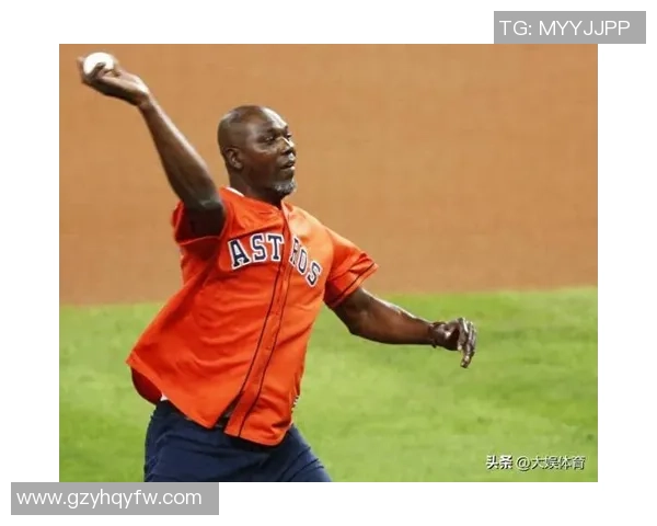 哪个足球明星在场上最喜欢担任中锋角色并展现出色的进攻能力